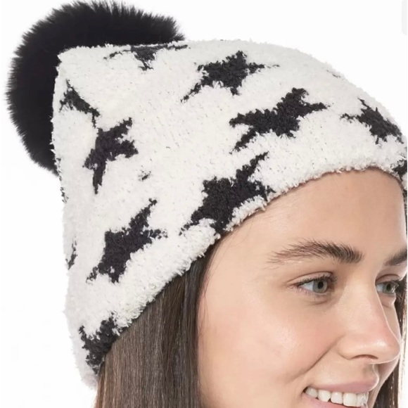 Jenni Accessories - Jenni Women’s Pom Pom Beanie Hat Fuzzy Jacquard White Black Stars-NWT